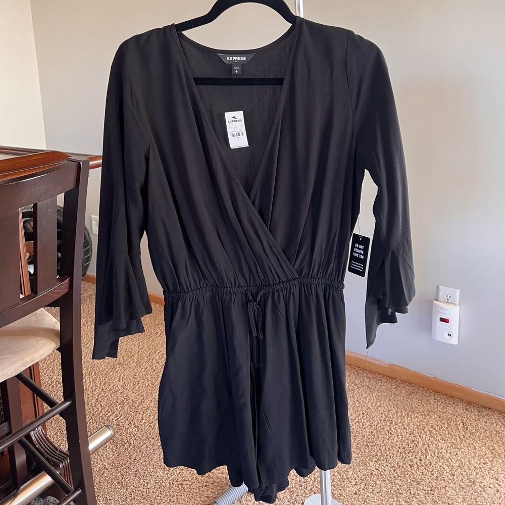 EXPRESS - V cut long sleeve black romper
